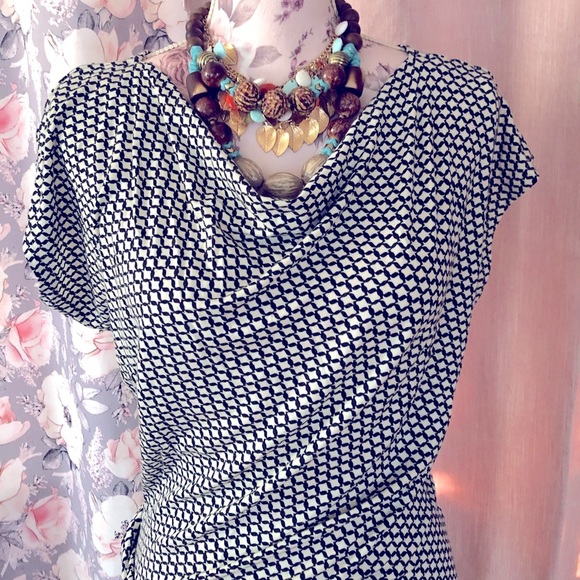 Cabi Monroe Graphic Print Ruched Jersey Knit Dress - Picture 4 of 5